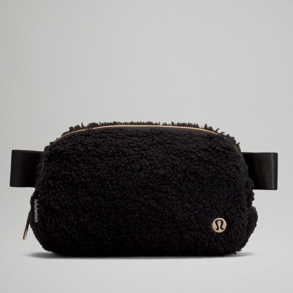 Lululemon Everywhere Belt Bag Fleece Black